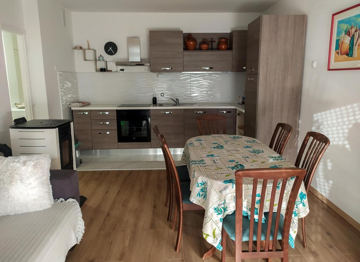 Novouredeni Stan S Balkonom I Pogledom Na More Senj  Bagian luar foto