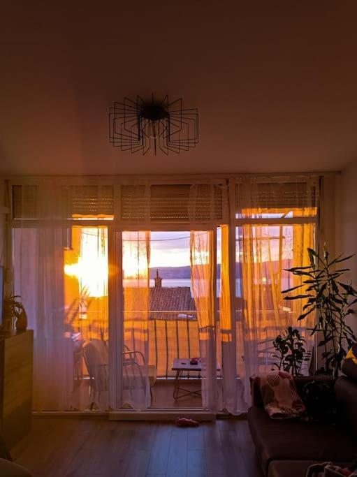 Novouredeni Stan S Balkonom I Pogledom Na More Senj  Bagian luar foto