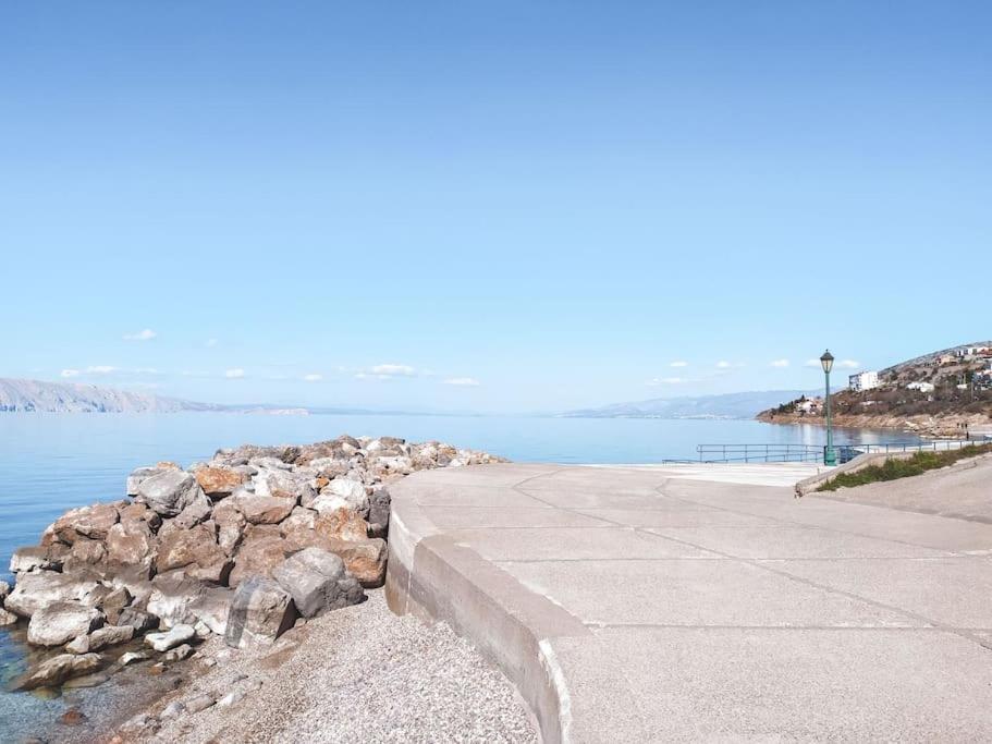 Novouredeni Stan S Balkonom I Pogledom Na More Senj  Bagian luar foto