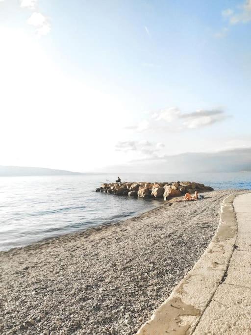 Novouredeni Stan S Balkonom I Pogledom Na More Senj  Bagian luar foto